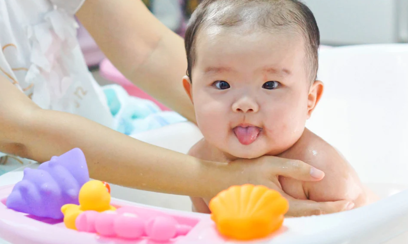 What happens if a baby eats a bath bomb?